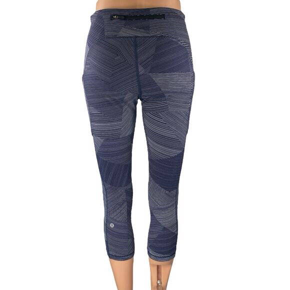Lululemon Speed Up Women's Blue Striped Crop Yoga Athletic Leggings Pants Size 6 - Picture 3 of 5